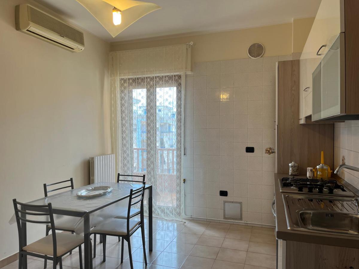 [Apulian Heart] Elegante Appartamento Gioia Del Colle Exterior foto